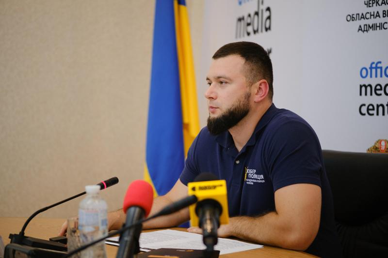 Жителям Черкащини розповіли, куди скаржитися на кіберзлочинців