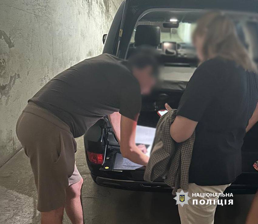 Правоохоронці затримали групу злочинців, які незаконно заволоділи земельними ділянками у Києві