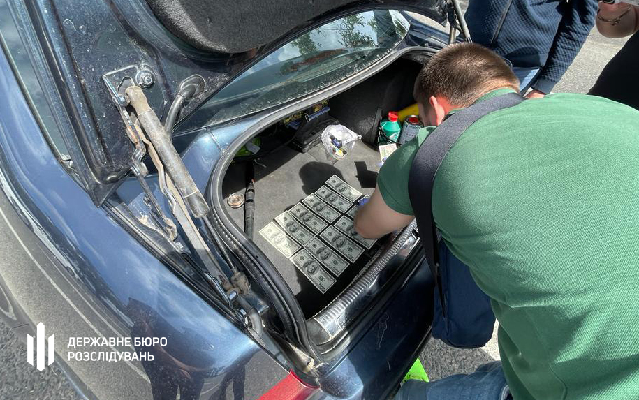 Черкаські митники проведуть 5 років за ґратами за отримання хабаря