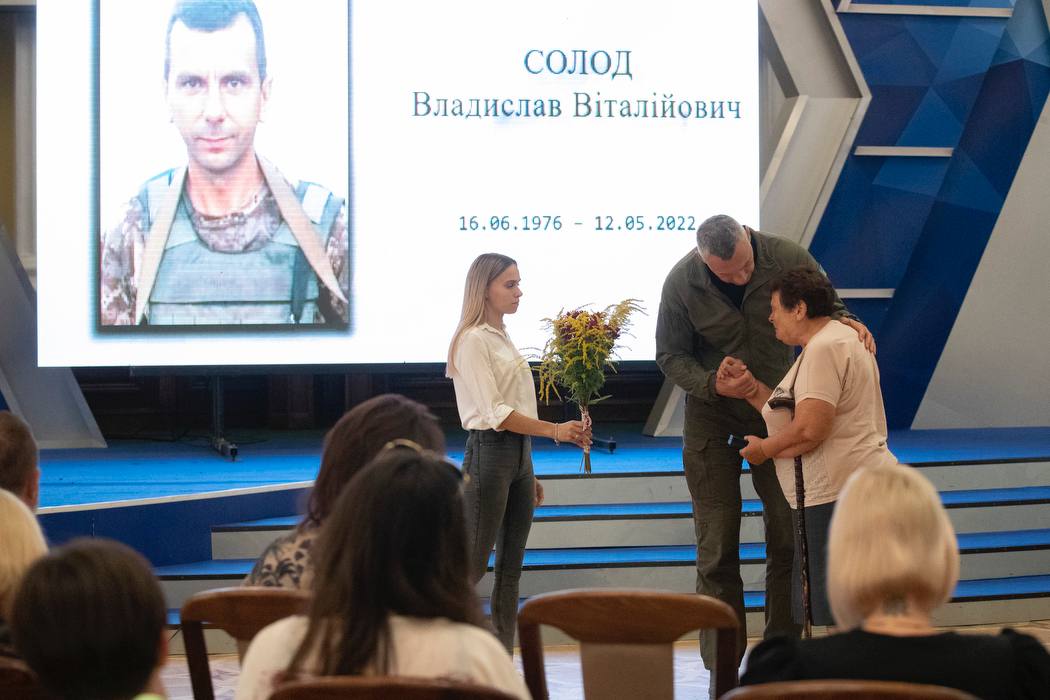 Мер Києва вручив нагороди родинам загиблих киян-захисників