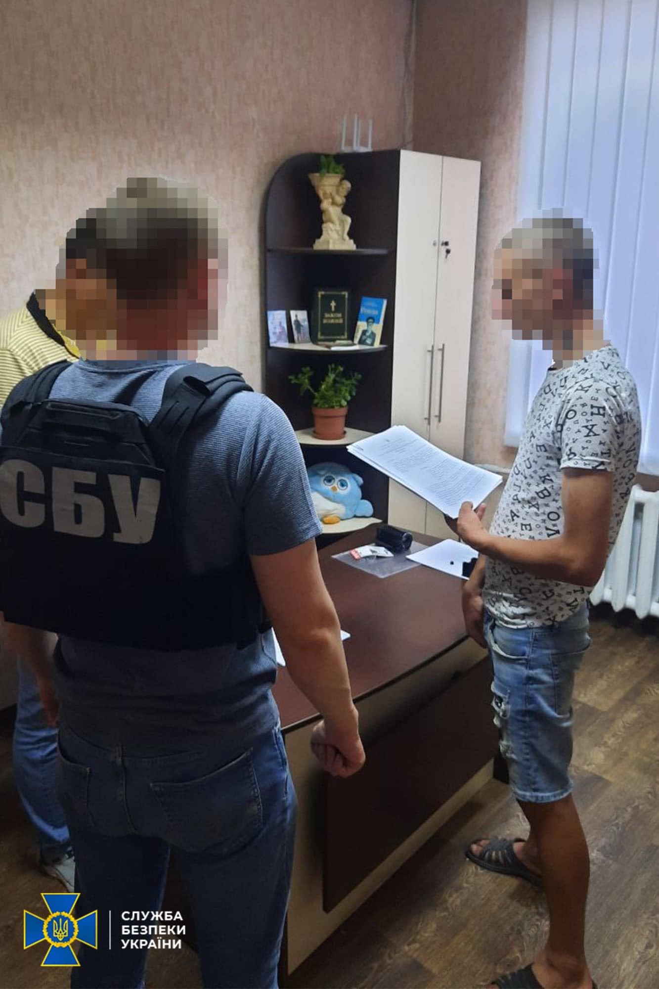 СБУ та Нацполіція затримали поплічника рф, який підпалював військові авто на Черкащині