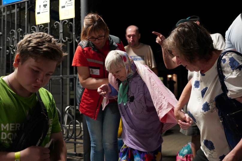 Евакуаційний потяг із Донеччини зустріли на Черкащині - фото 2