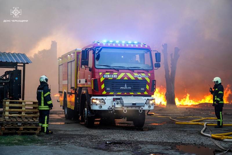 В Черкасах зафіксовано кілька влучань після ворожої атаки на регіон