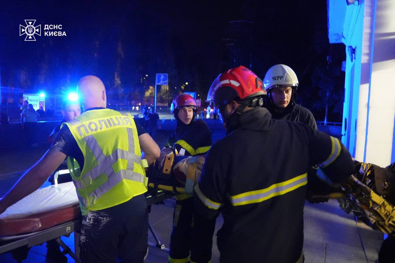 Ампутувало ногу: в столичному метро під потяг потрапила людина - фото 2