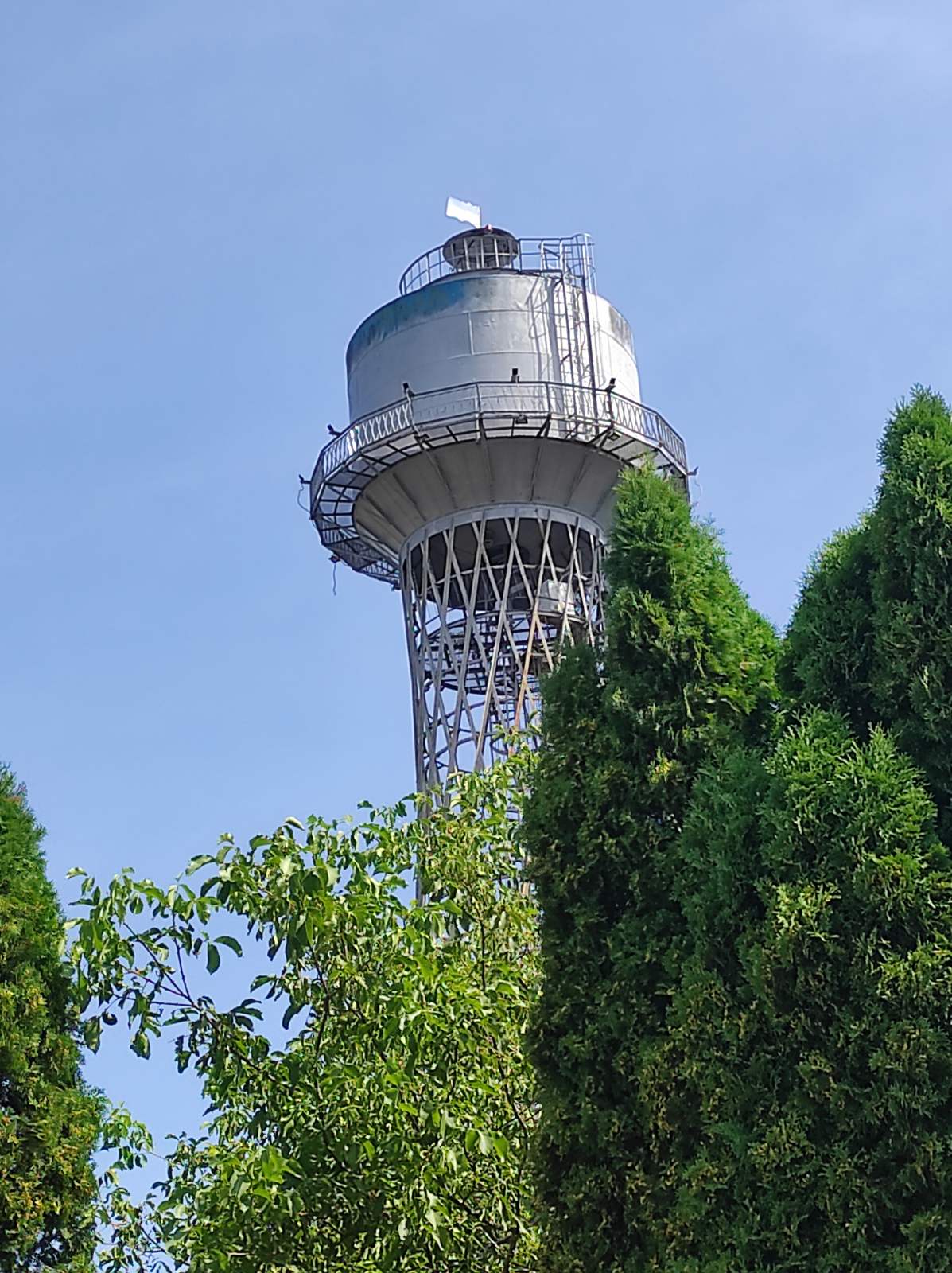 В Черкасах розмалювали вежу Шухова