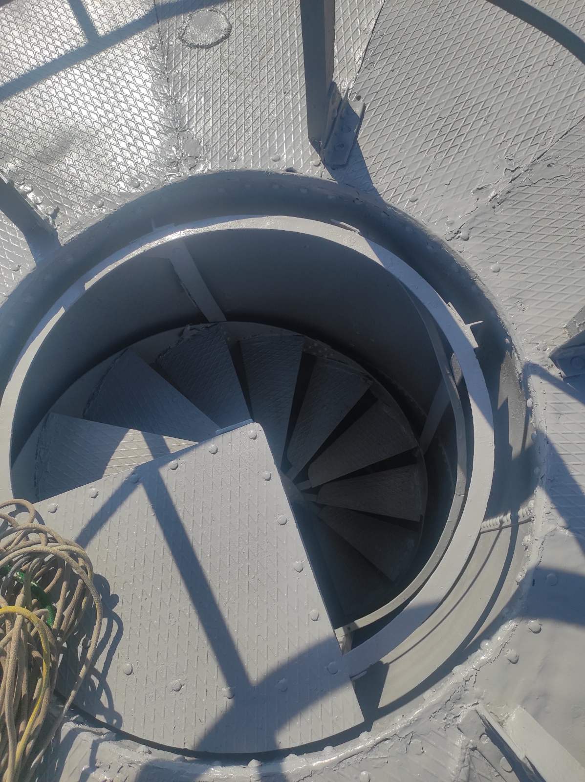 В Черкасах розмалювали вежу Шухова - фото 2