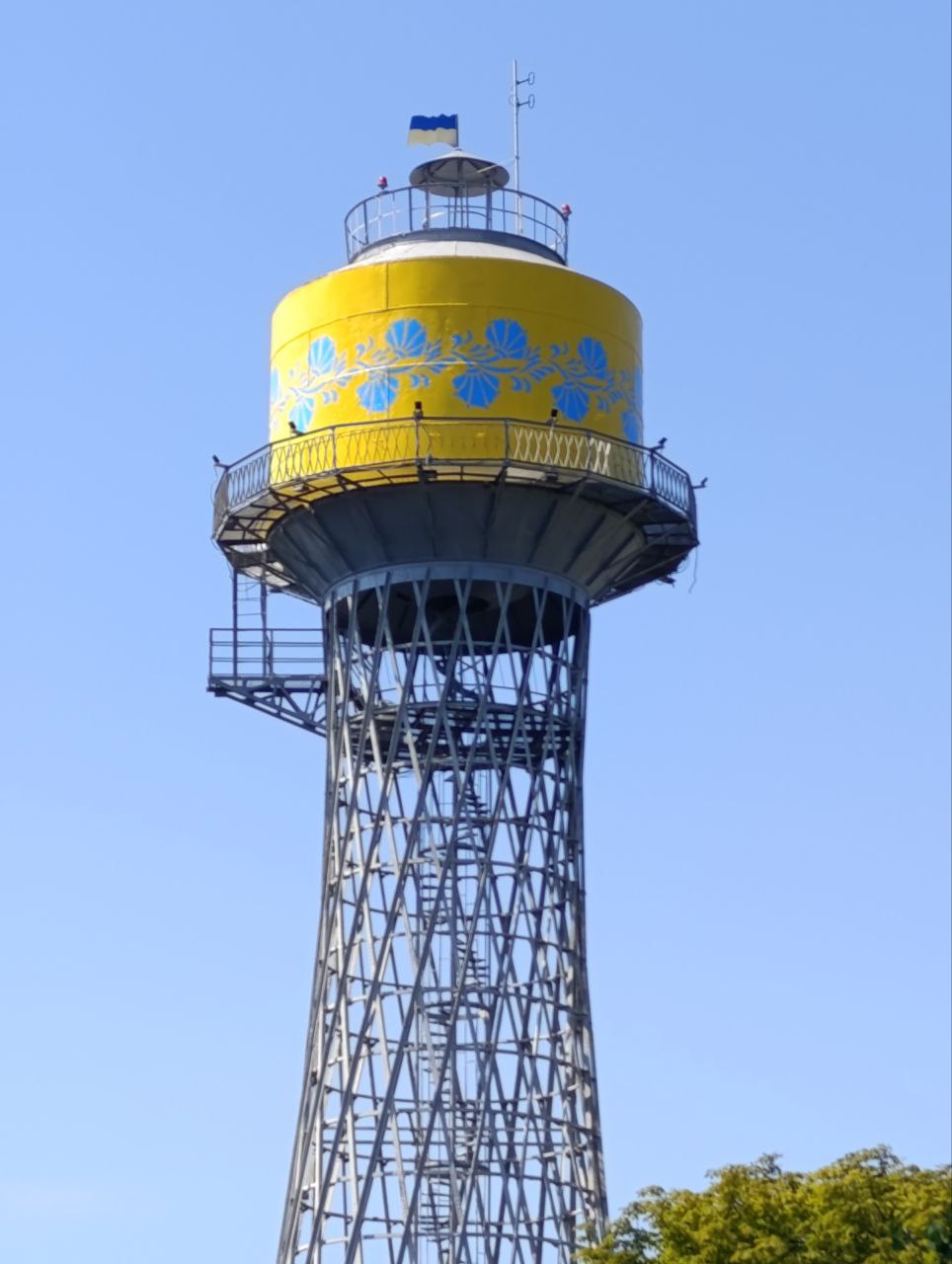 В Черкасах розмалювали вежу Шухова - фото 4