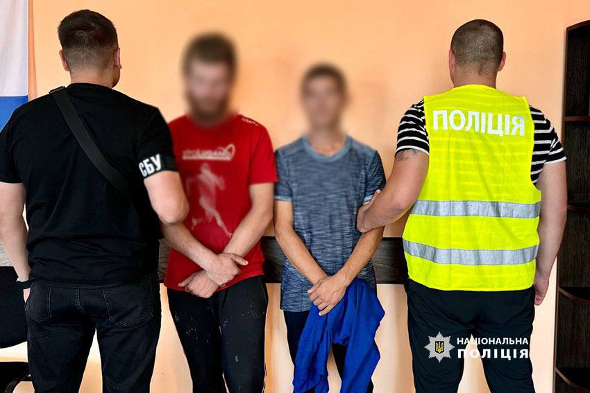 Поліція Києва та СБУ затримали пʼятьох молодиків за підпали військових автівок у столиці - фото 2