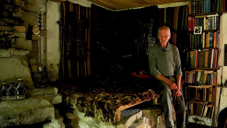 Київський режисер переїхав до півострова на Черкащині та оселився у покинутому будинку