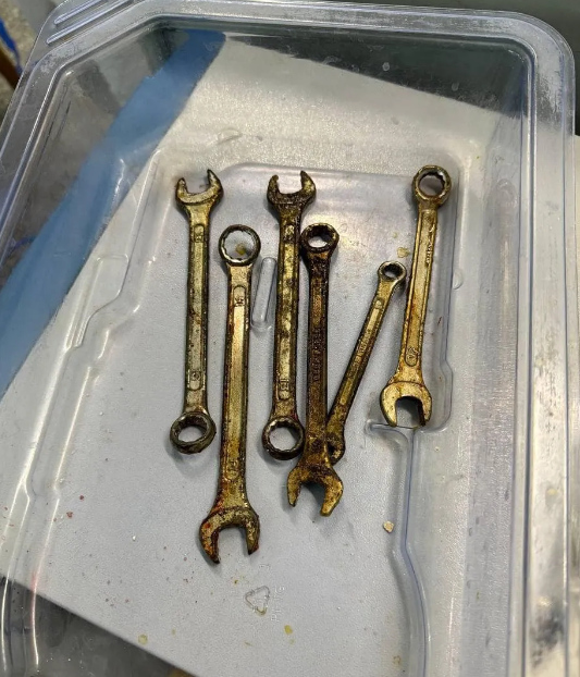 В Черкасах лікарі врятували чоловіка, у шлунку якого знайшли шість гайкових ключів