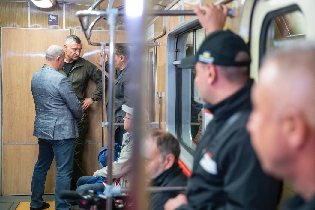 На маршрут зеленої гілки столичного метро вийшов третій потяг з вагонів, які Київ отримав від Варшави - фото 2