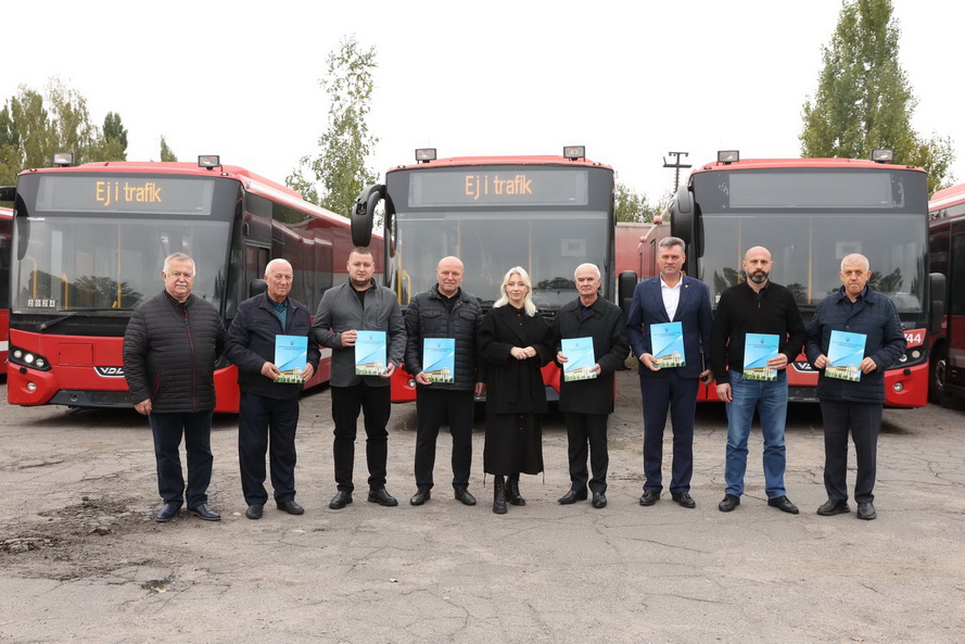 Вісім громад Вінниччини отримали нові шкільні автобуси для безпечного підвозу учнів - фото 2