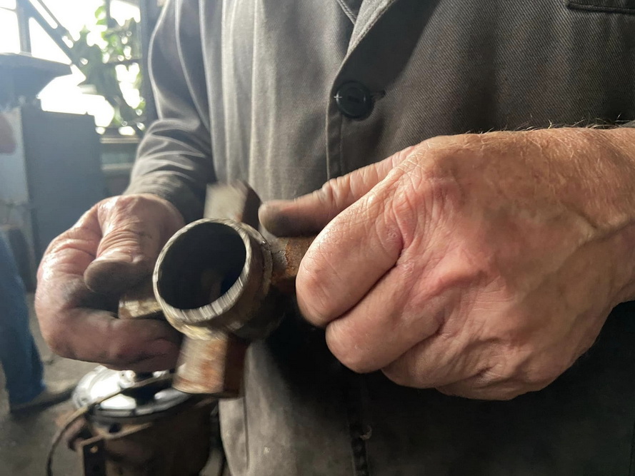 На вулиці Вінниці щодня виходить 115 тролейбусів: як їх обслуговують і ремонтують у депо - фото 4