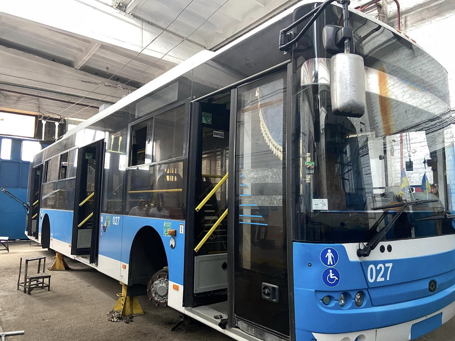 На вулиці Вінниці щодня виходить 115 тролейбусів: як їх обслуговують і ремонтують у депо - фото 5