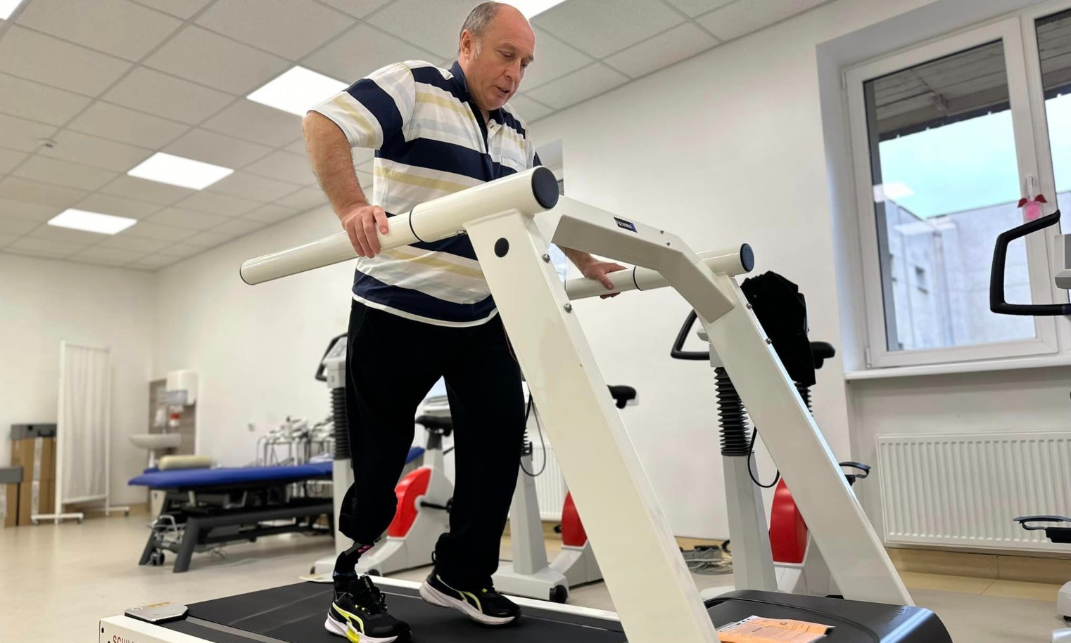 Батько 4 дітей повернувся із Франції на війну в Україну, навіть після ампутації знову проситься у стрій - фото 2