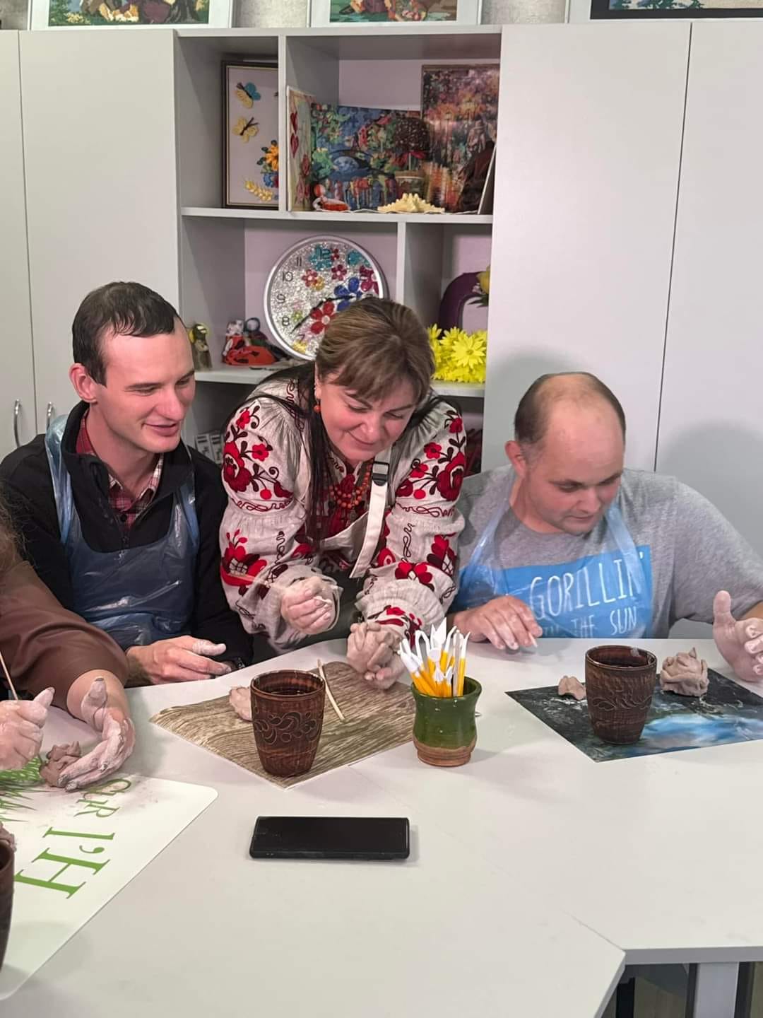 Центр гончарства для ветеранів, родин загиблих, літніх людей та осіб з інвалідністю відкрили в Черкасах - фото 2