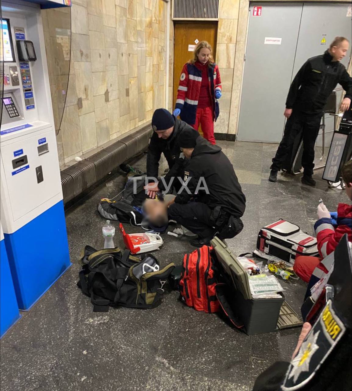 В метро столиці помер чоловік