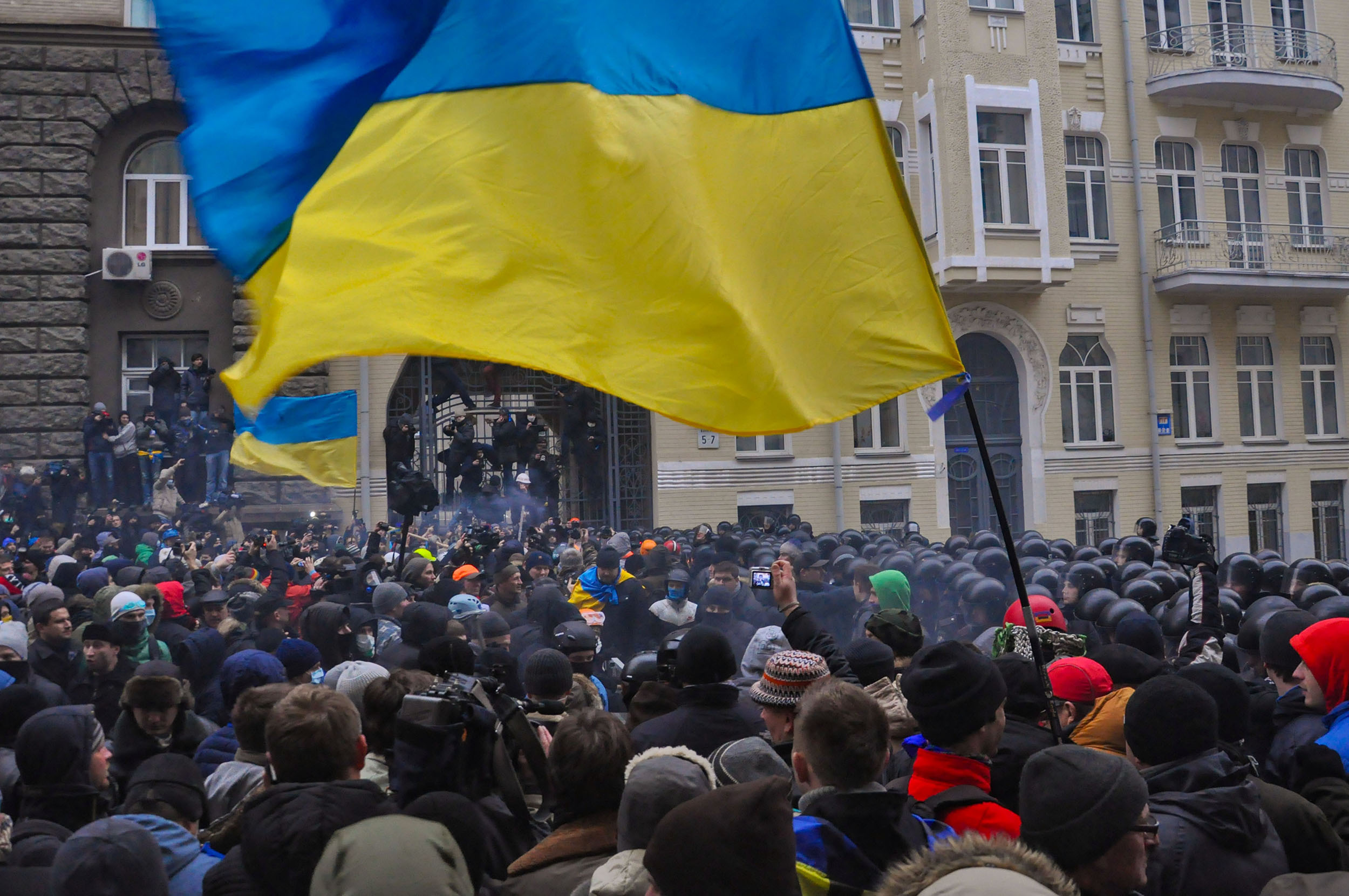 Україна відзначає 20-ту річницю Помаранчевої революції та 11-ту річницю Євромайдану - фото 2