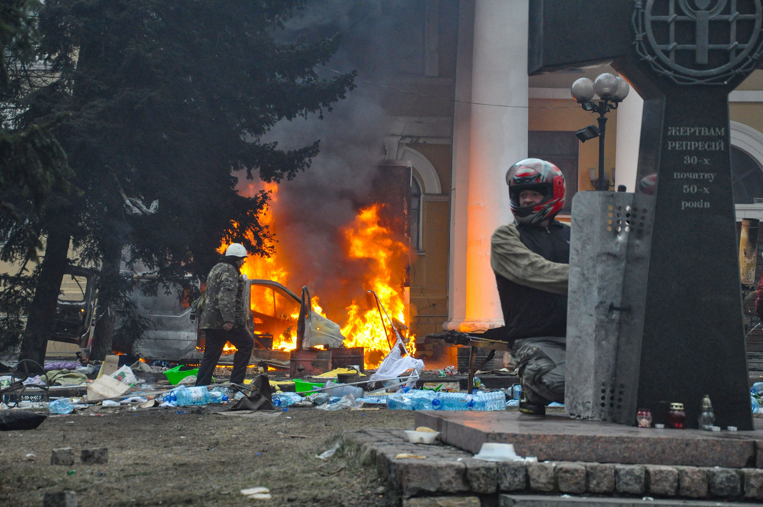 Україна відзначає 20-ту річницю Помаранчевої революції та 11-ту річницю Євромайдану - фото 3