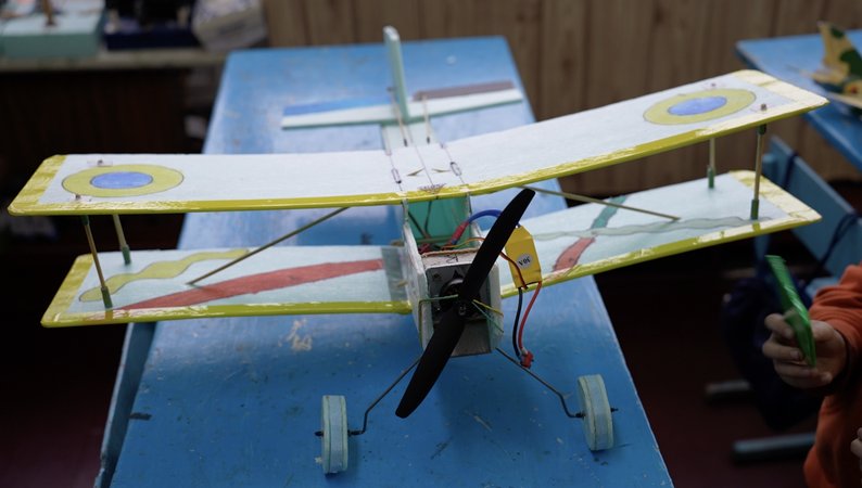 Третьокласник з Черкащини зібрав літак з двигуном від російського дрона-камікадзе - фото 2