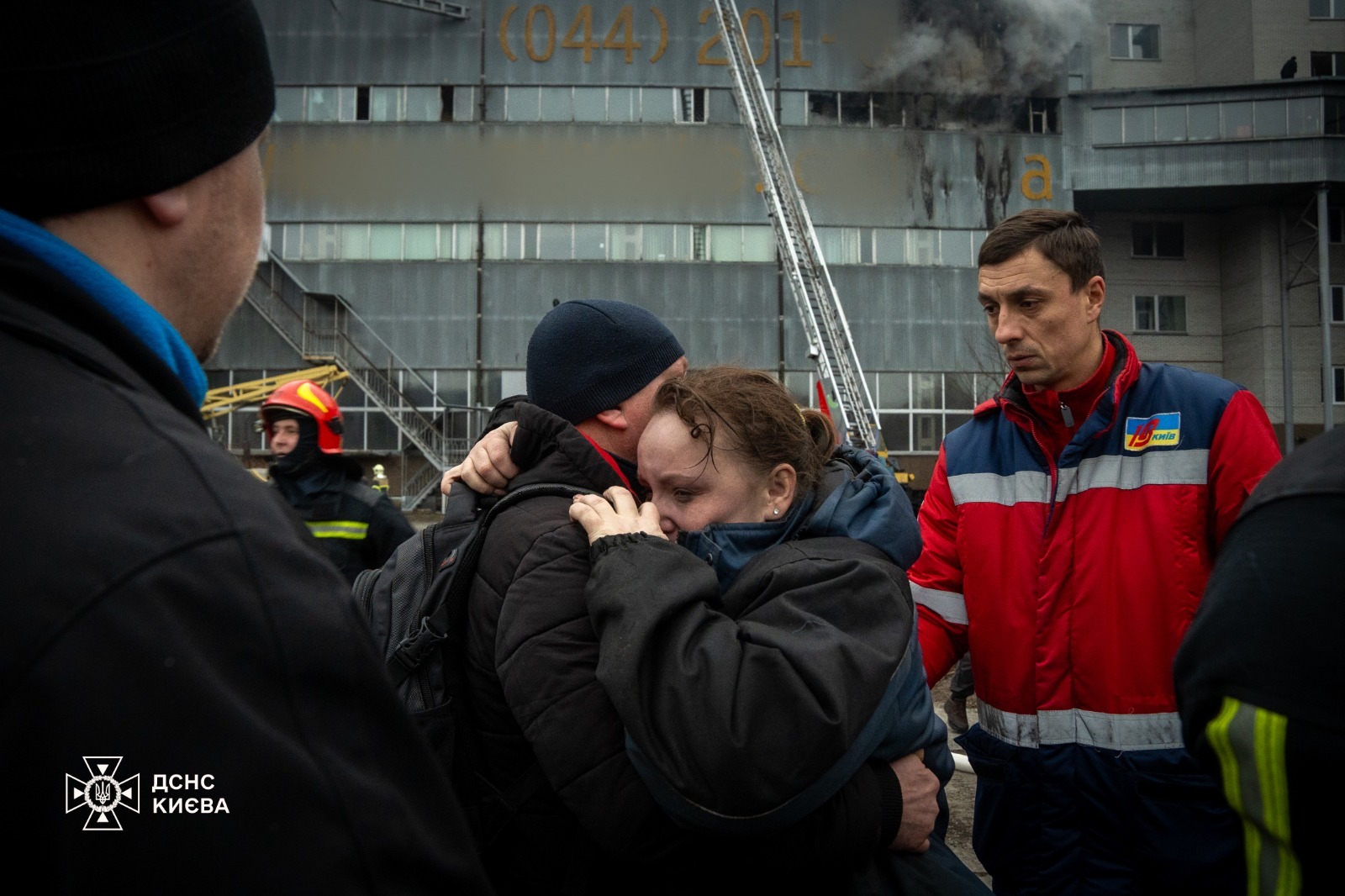 В столиці горіла офісна будівля. Постраждала одна людина - фото 3