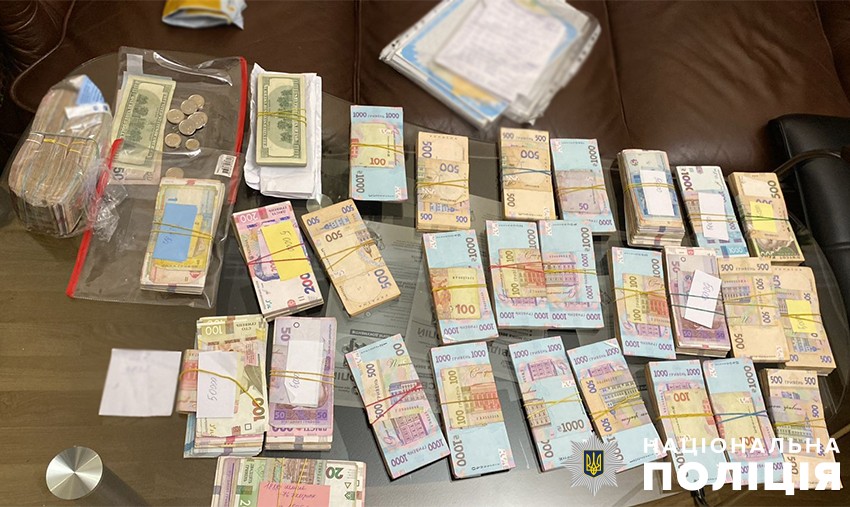 В Києві викрили злочинне угрупування, яке створив нотаріус