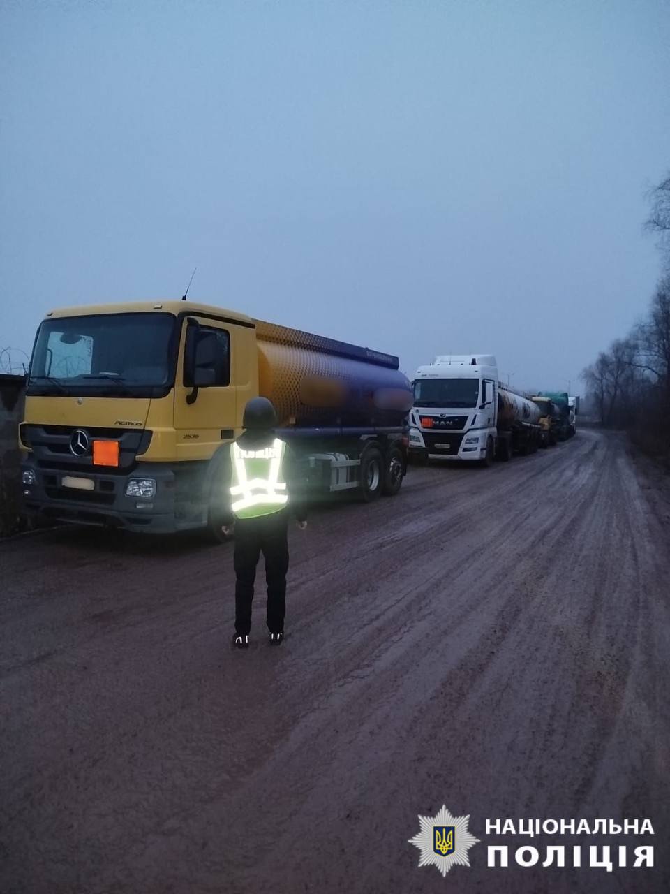 Ворожа атака на Київщину у Різдвяну ніч: пошкоджено будинки та вантажні автомобілі - фото 2