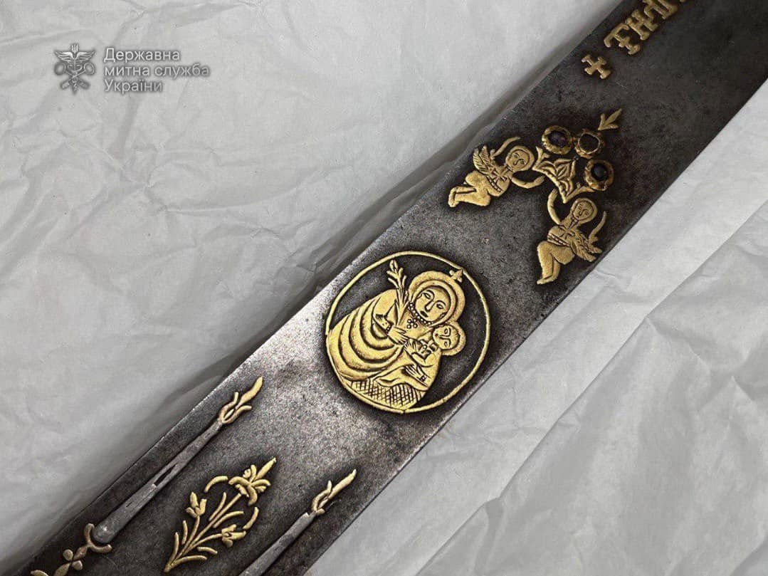 Київська митниця: Шабля Івана Мазепи повернулася в Україну - фото 3