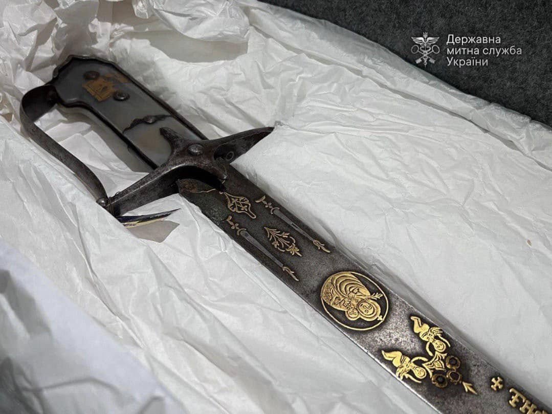 Київська митниця: Шабля Івана Мазепи повернулася в Україну