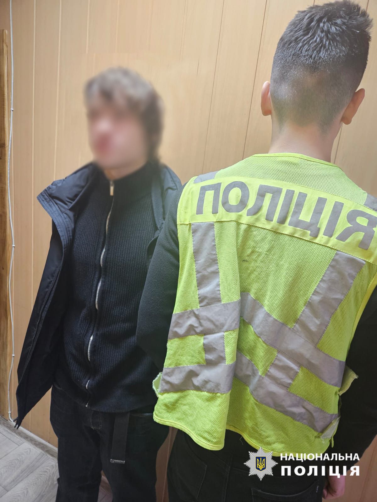 Поліція Києва та СБУ затримали киянина, який намагався пошкодити прапорці на Майдані Незалежності