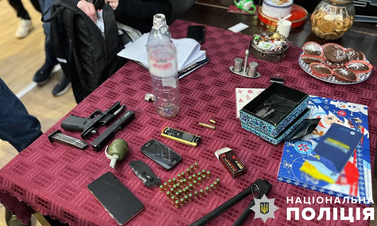 Правоохоронці проводять обшуки у молодиків, які знімали скандальні відео у столиці