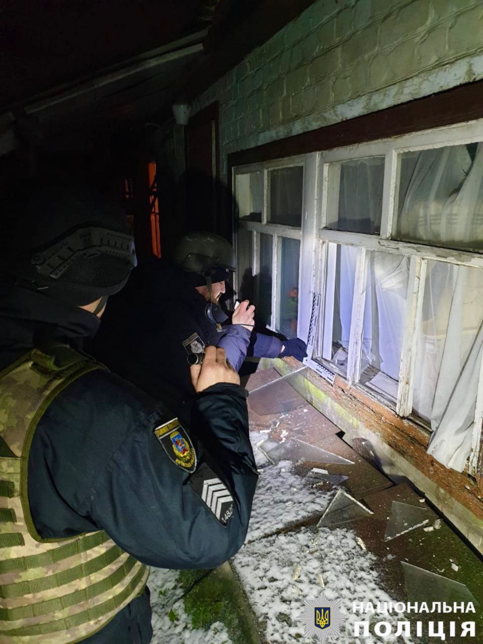На Київщині під час ворожої атаки пошкоджено будинки, медичний заклад та авто - фото 2