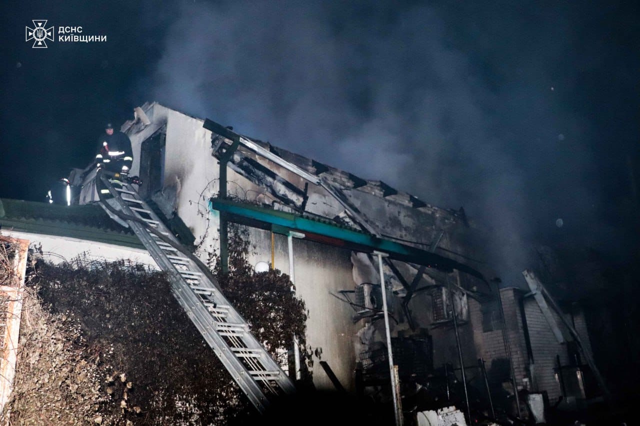 На Київщині внаслідок ворожого обстрілу дитина отримала поранення та контузію - фото 3