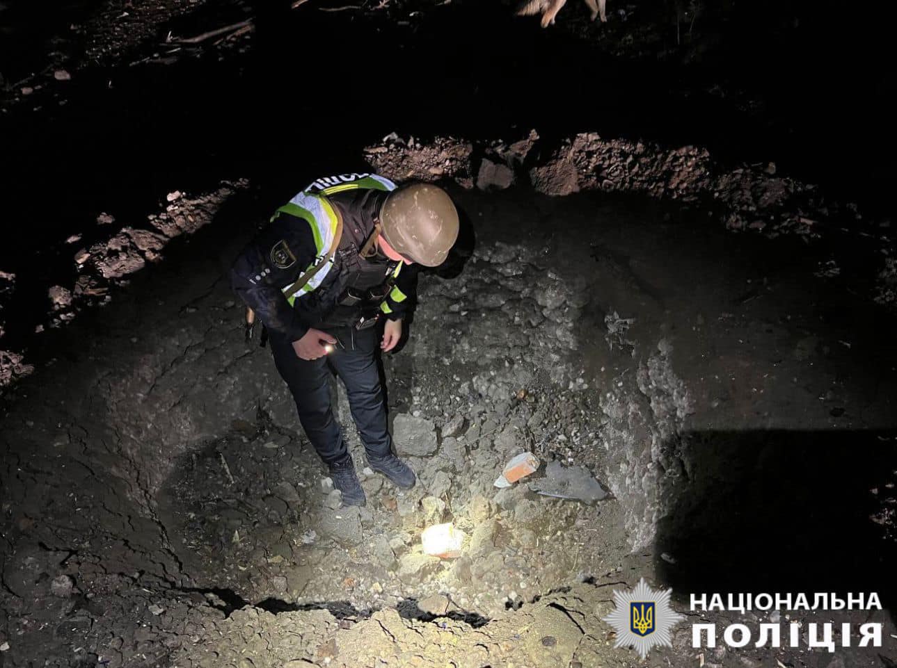 Пошкоджені будинки та автомобілі: поліцейські Київщини фіксують наслідки нічної атаки - фото 2