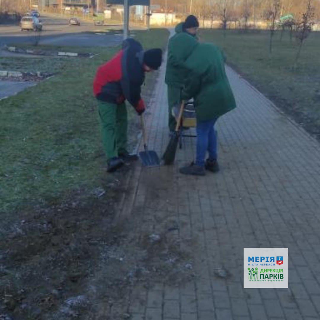 В Черкасах вандали пошкодили територію парку під час нічних автоперегонів - фото 3
