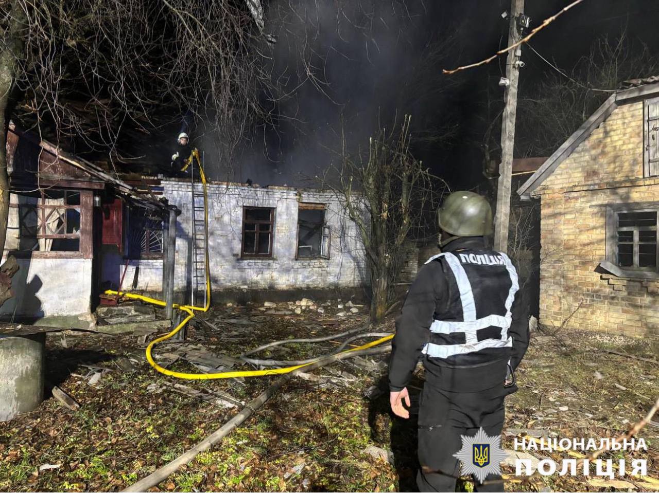 Наслідки атаки рф на Київщині: пошкоджені будинки та автомобілі - фото 2