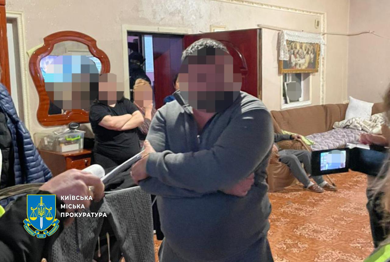 В столиці викрили злочинців, які заволоділи 4 квартирами самотніх киян