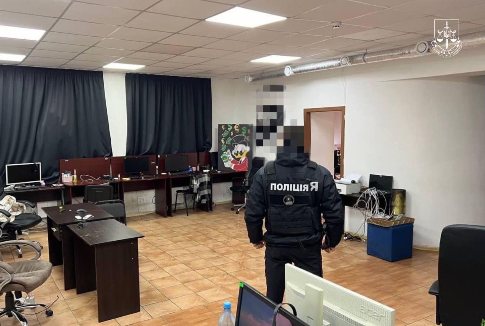 Силовики викрили злочинну групу, яка вимагала гроші у пенсіонерів під виглядом продажу БАДів