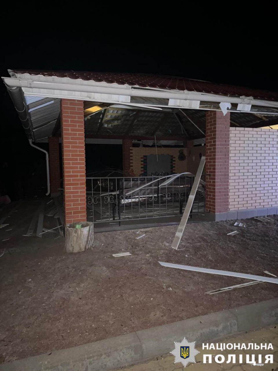 На Київщині через обстріл пошкоджено будинок, дитсадок та дитячий майданчик