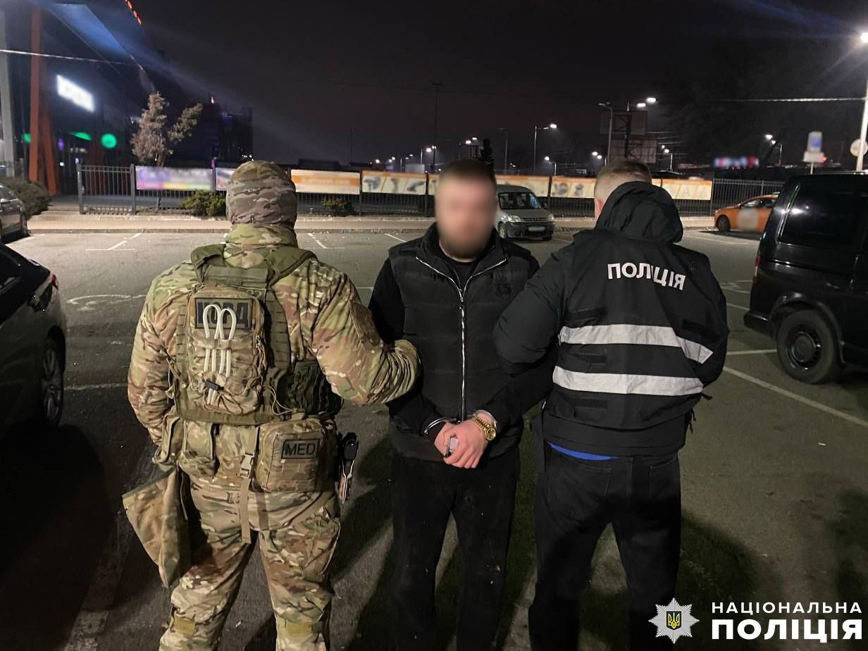 На Київщині затримали чоловіків, які напали зі зброєю на автобус ТЦК та забрали мобілізованих