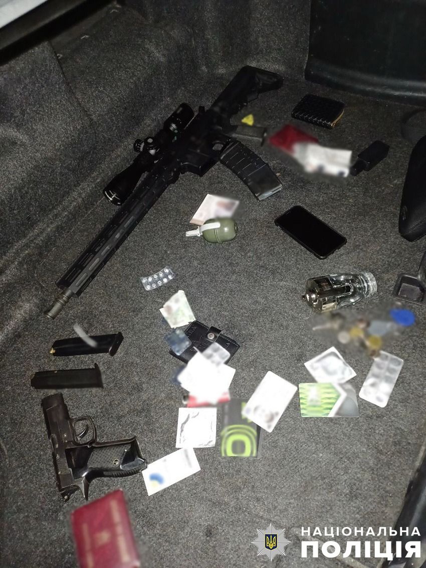 На Київщині затримали чоловіків, які напали зі зброєю на автобус ТЦК та забрали мобілізованих - фото 3