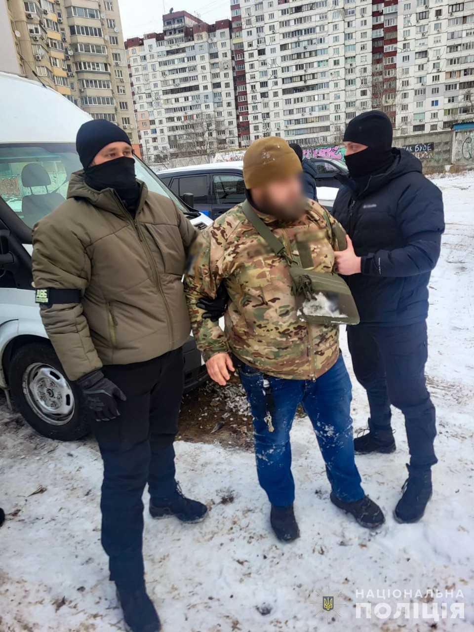 У Києві поліція викрила зловмисників, які продавали авто для ЗСУ