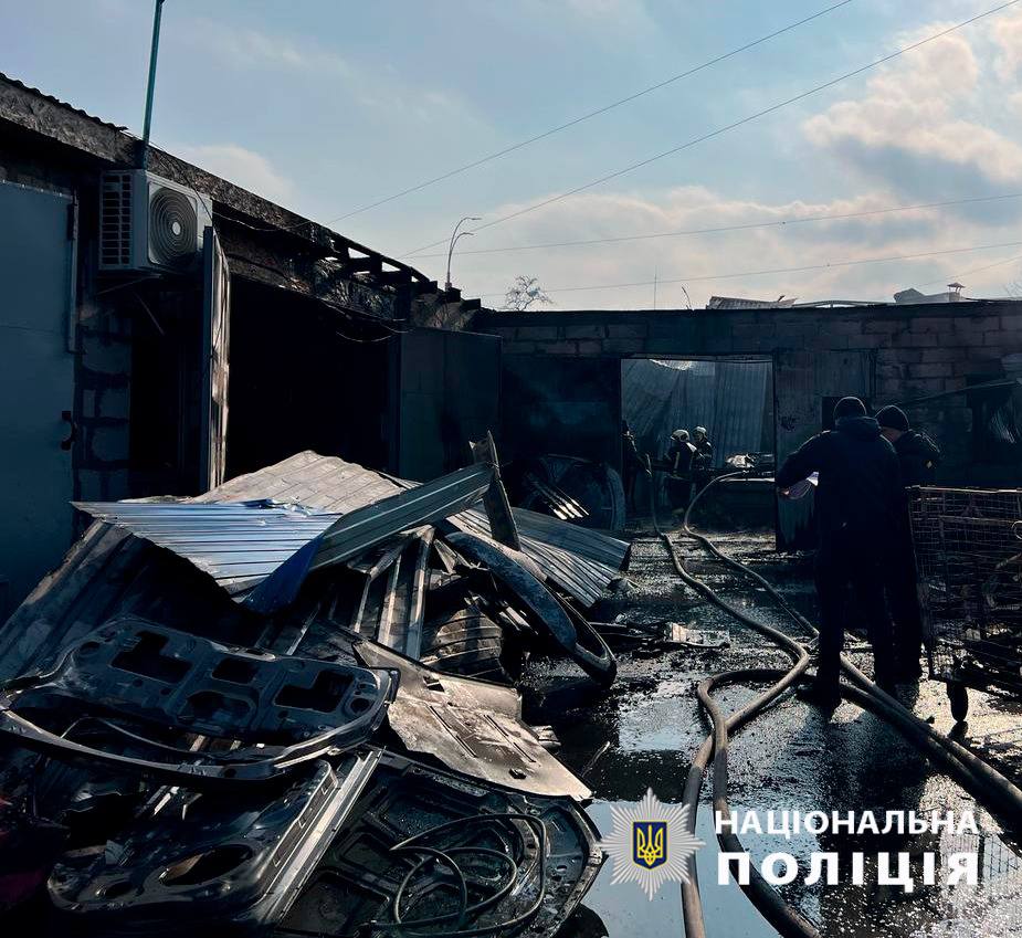 Вогнеборці показали, як приборкували масштабну пожежу у столиці