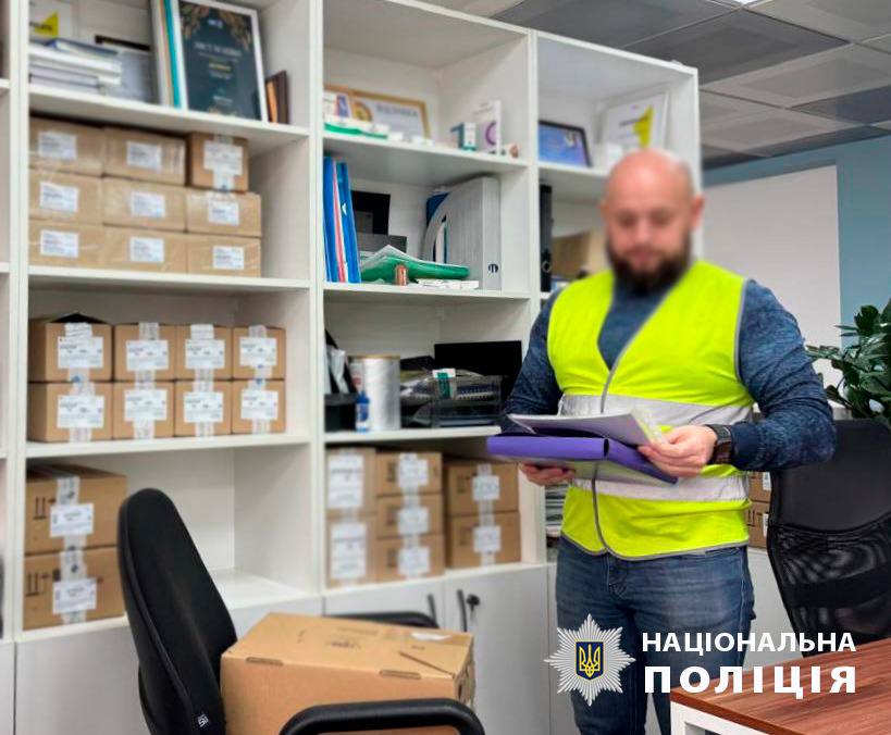 У столиці поліція проводить слідчі дії на 4 підприємствах, де виробляють ліки - фото 2