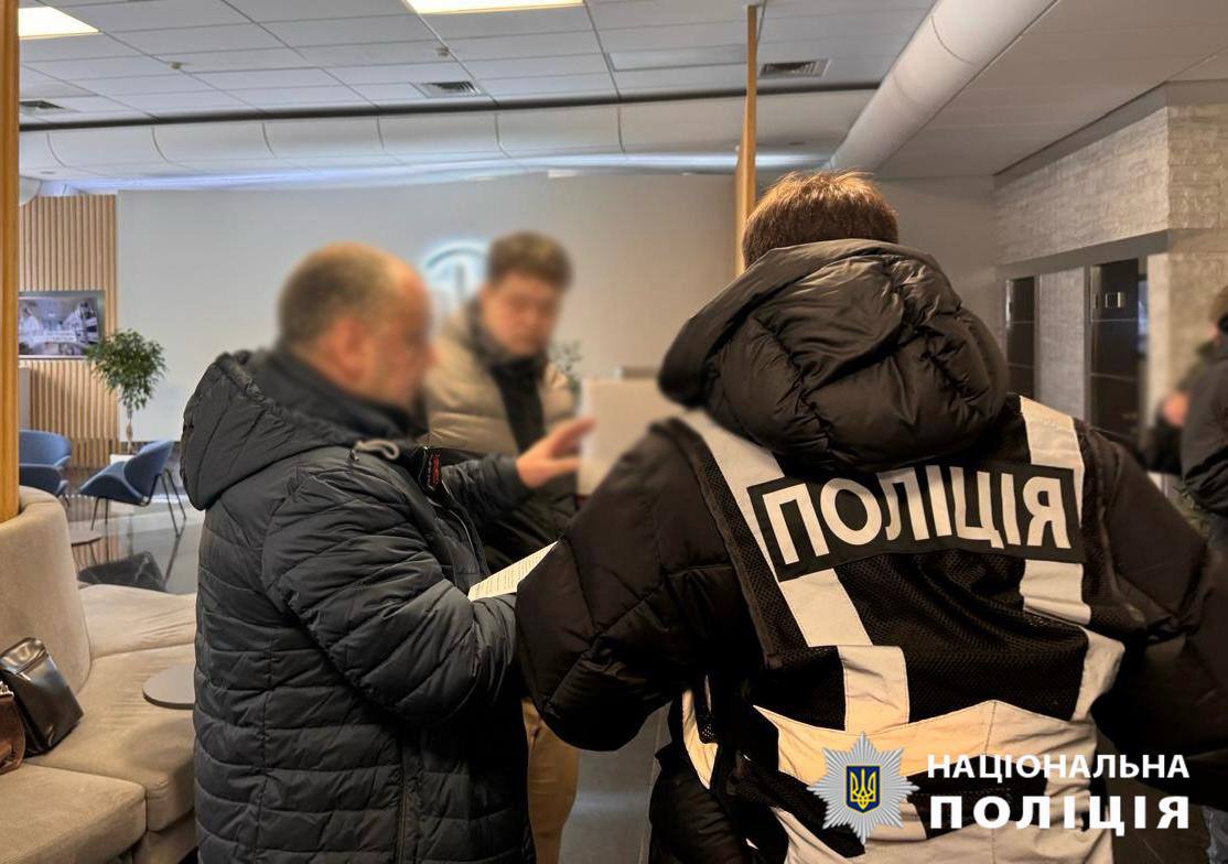 У столиці поліція проводить слідчі дії на 4 підприємствах, де виробляють ліки - фото 3