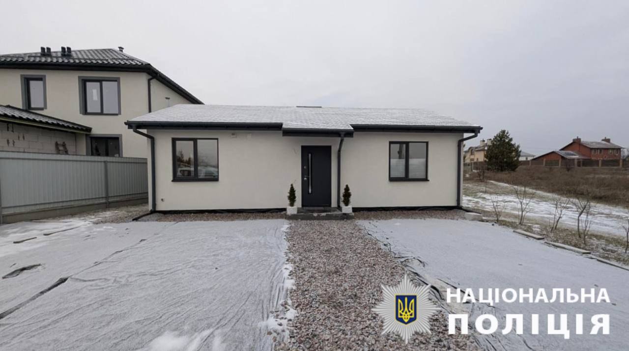 На Київщині внаслідок ворожої атаки пошкоджено житлові будинки - фото 3