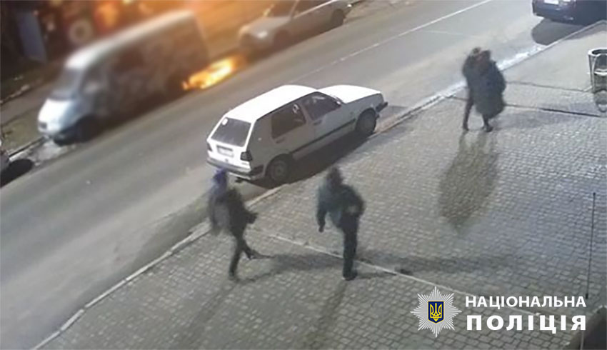 Побили власників квартири та погрожуючи гранатою, пограбували: у Києві затримали розбійників