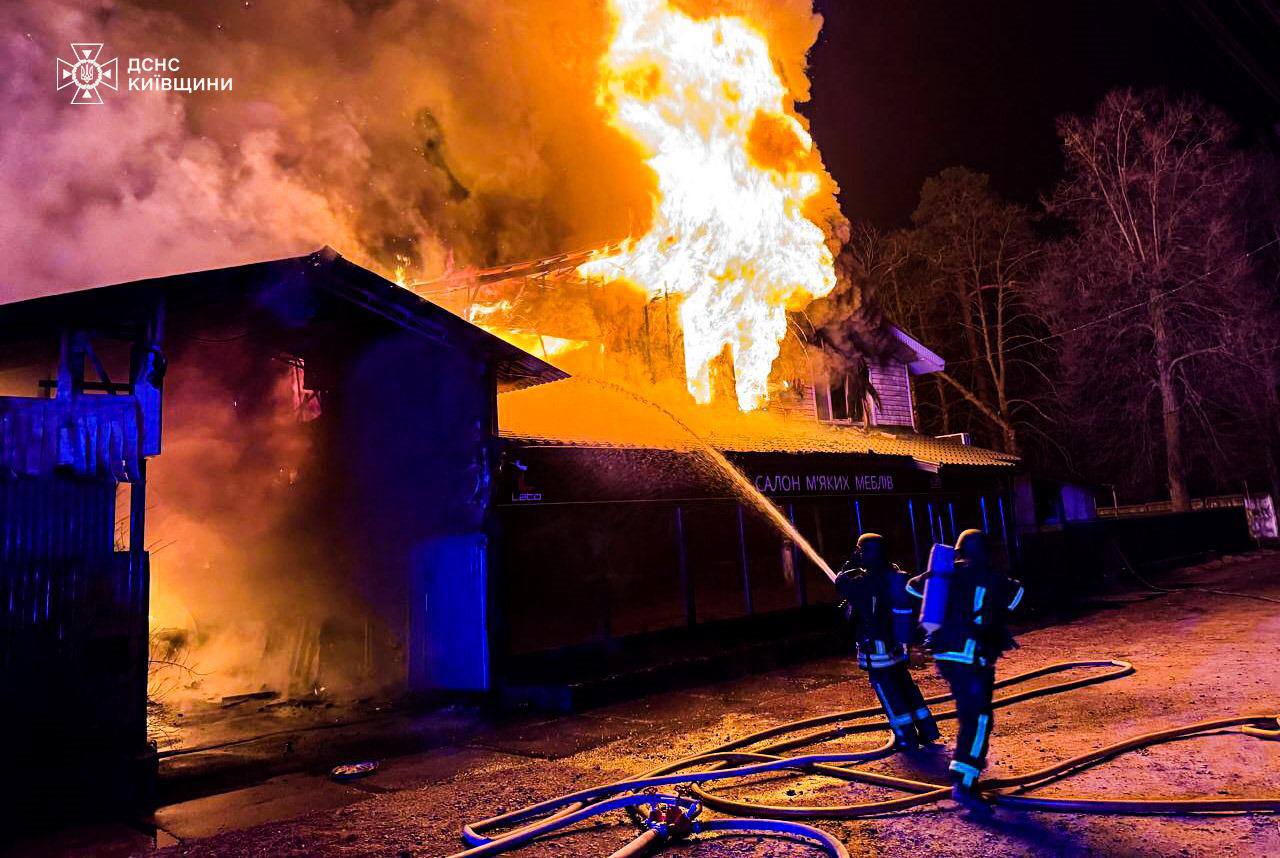У чотирьох районах Київщини фіксують наслідки нічної ворожої атаки