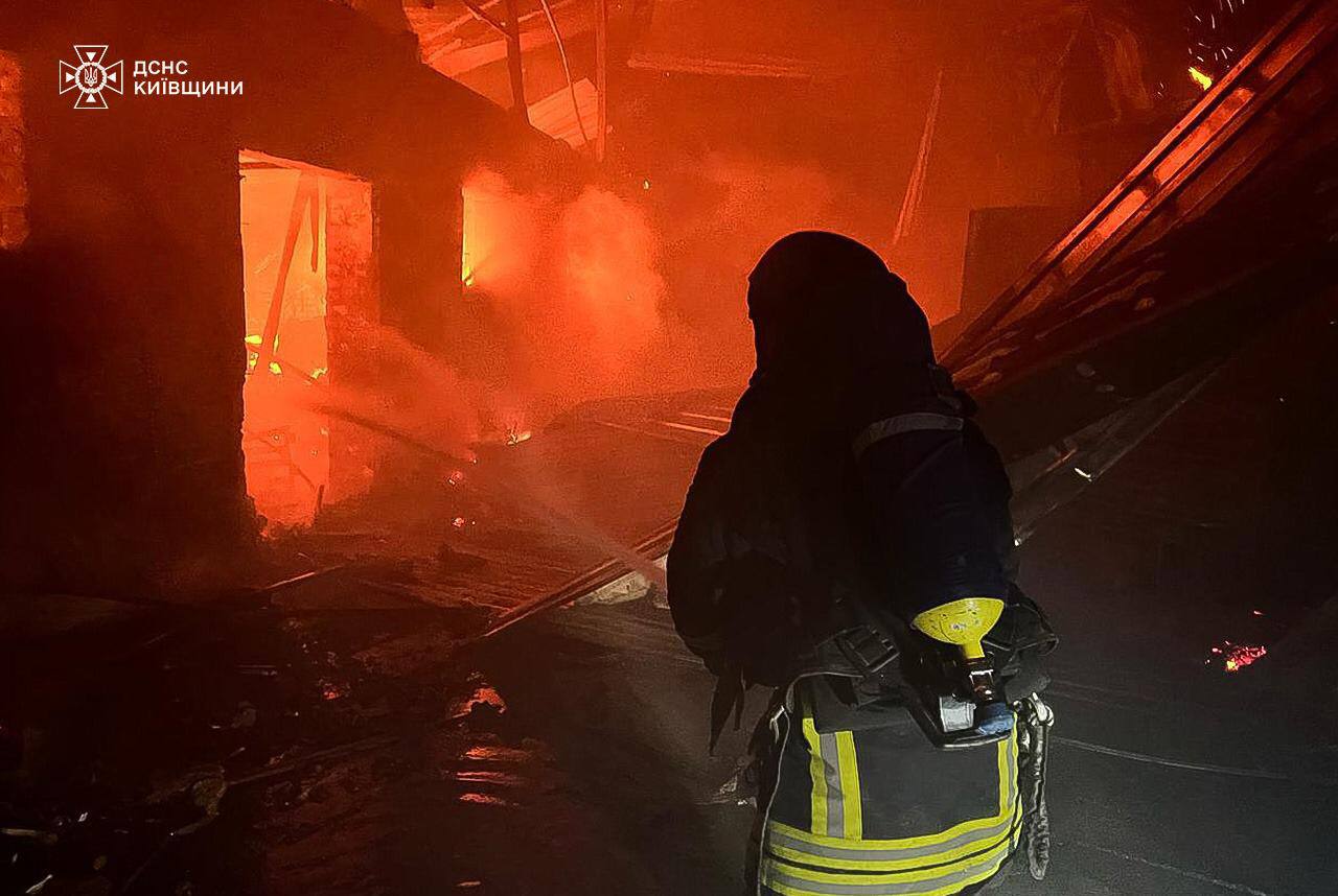 У чотирьох районах Київщини фіксують наслідки нічної ворожої атаки - фото 2