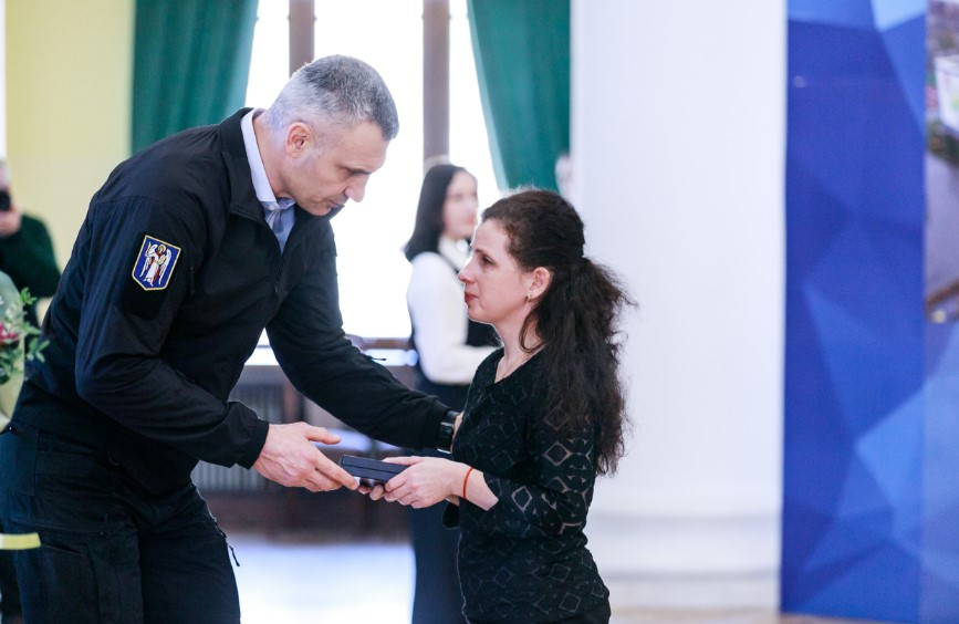 У столиці в День українського добровольця вручили відзнаки сім’ям загиблих воїнів-киян - фото 2